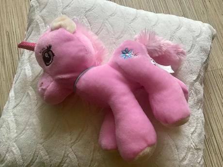 Krásny plyšový jednorožec, 