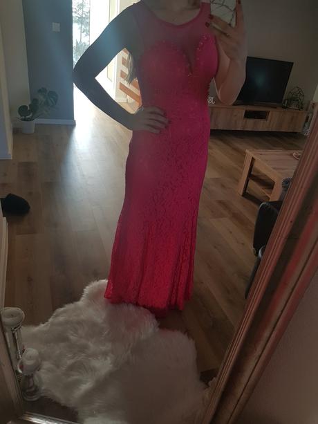 Ružove šaty, 36