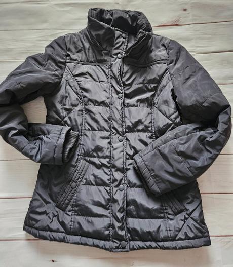 Pekná zimná šedá bunda, s