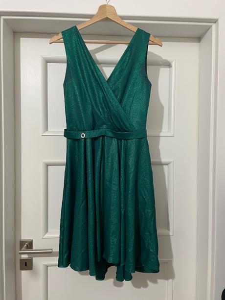Zelené lesklé šaty, s
