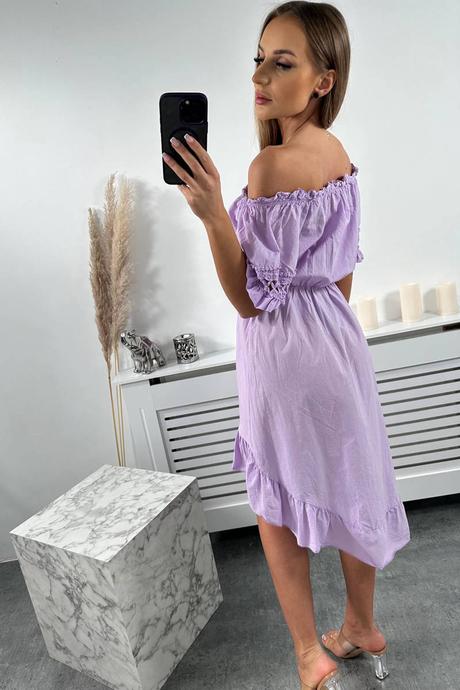 Fialové šaty s čipkou na rukáve, 
