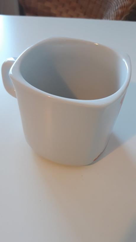 Štvorcová šálka, 