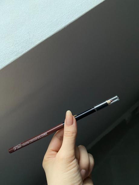 Konturovacia ceruzka na pery wet n wild,