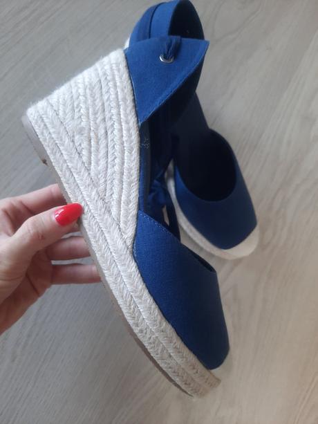 Sandále so šnurovaním, 40