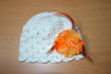 Háčkovaná čiapočka s kvetom, <50 - 158