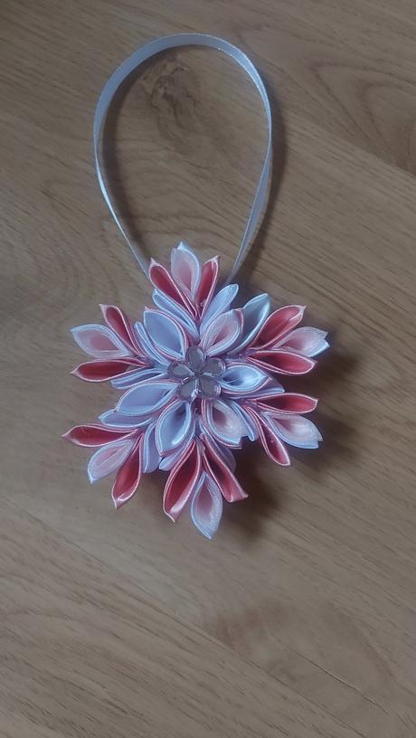 Snehove vlocky zo stuh, 