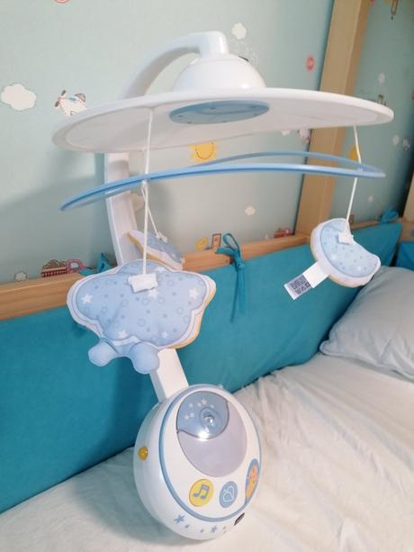 Chicco kolotoc nad postielku magic stars, 