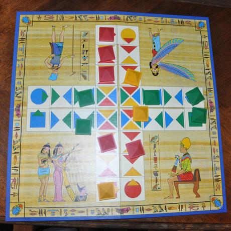 Hra pyramidis - od 12 rokov, 