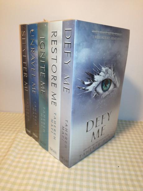 Tahereh mafi - shatter me series nsu25, 