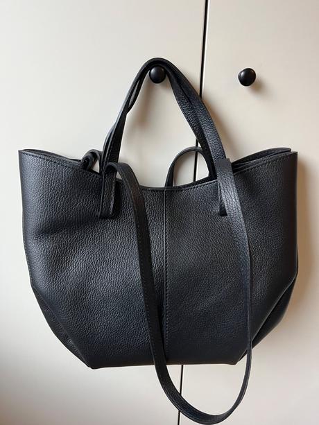 Kožená čierna kabelka, 