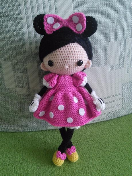 Háčkovaná bábika minnie, 