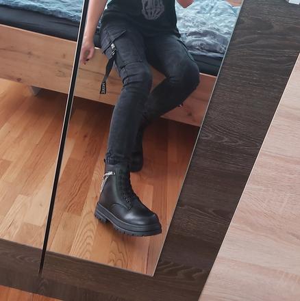 Čierne nohavice., 26