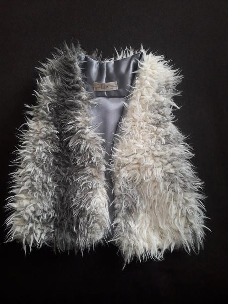 Dievčenská vesta, 98