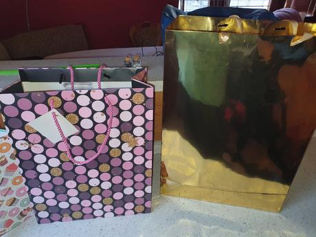 Rôzne pouzite darčekové tašky po 0.5 cent, 