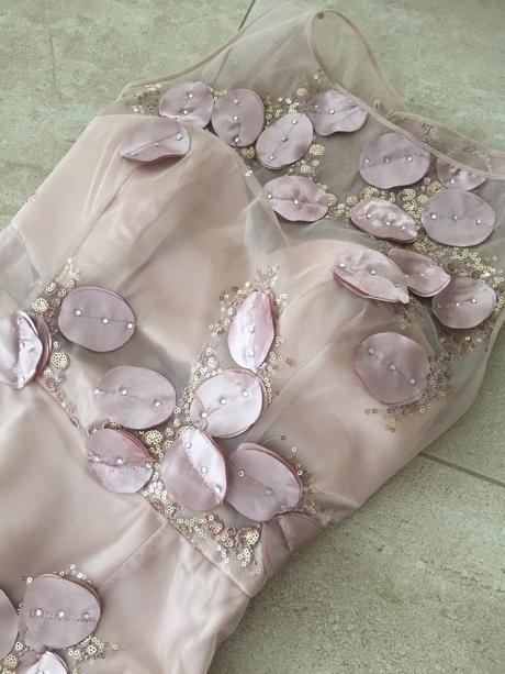 Spoločenské šaty, 36