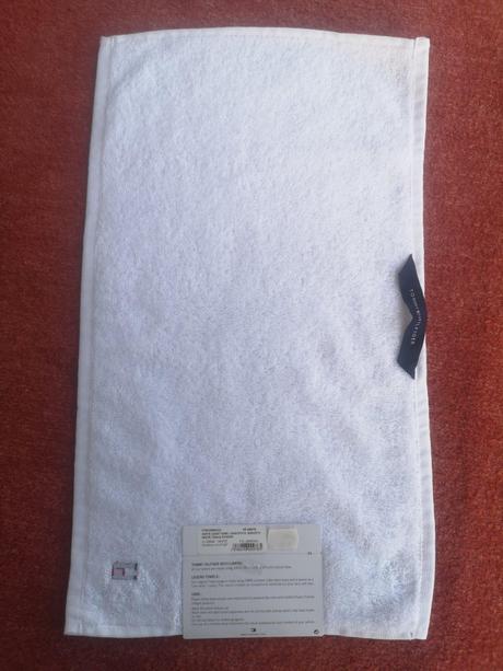 Tommy hilfiger uterák veľkosť 50 cm x 30 cm, 
