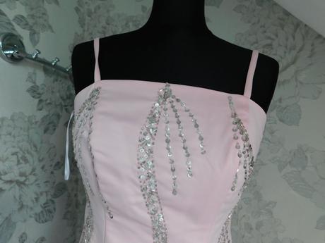 Pekne slavnostne šaty, 36