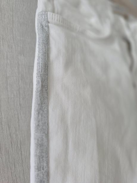 Biele úzke džínsy s bočnými pruhmi od značky zara, zara,m