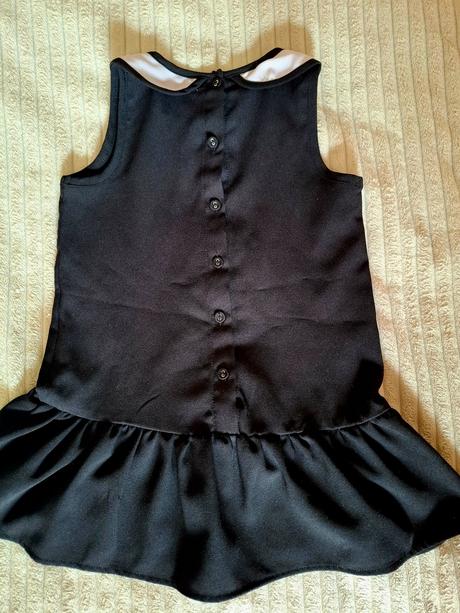 Jednoduché čierne šatky, 104