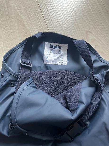 Nohavice do dažďa, lupilu,104