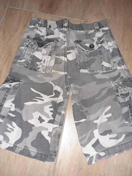 Kraťasy č.134, rebel,134