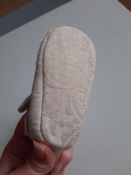 Luxusné capačky, topánočky zn. escada, <17