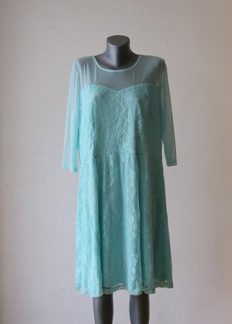 Elegantné tyrkysové čipkované šaty s transparentný, 5xl