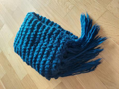 Tmavomodrý pletený šál s rukavicami, h&m