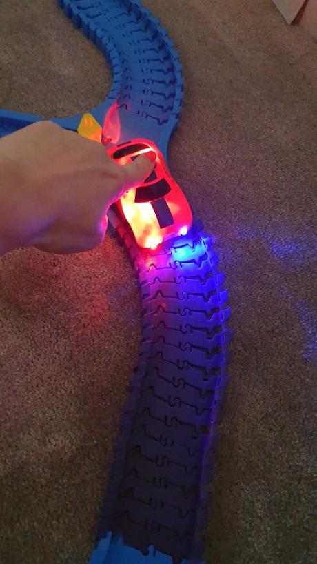 Dráha svietiaca 2ks s autíčkom, 