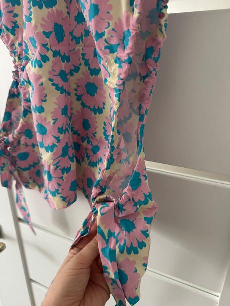 Kvietkovy top s vyrezmi, 36