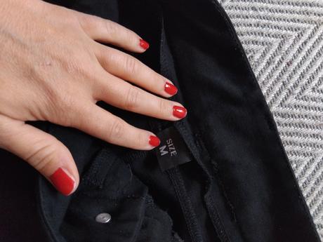 Obtiahnute nohavice, s