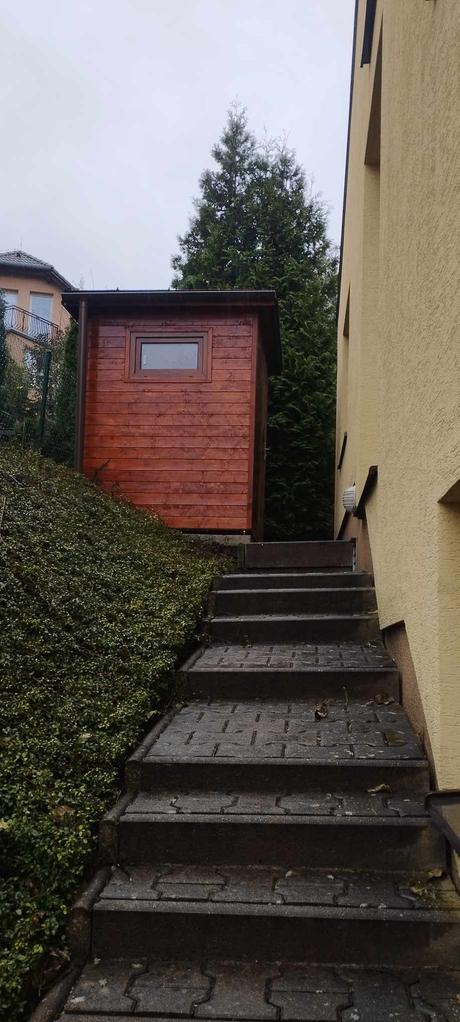 Zahradby domček hotovy,