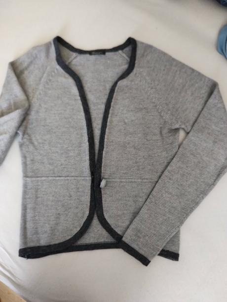 Elegantný svetrik v štýle saka, reserved,l