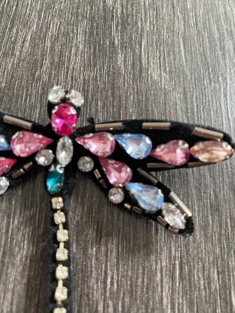 Dievčenská brošňa,