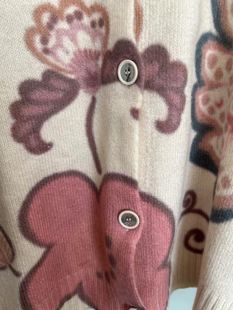 Kardigan s kvetmi, m