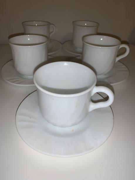 Šálky s podšálkami,