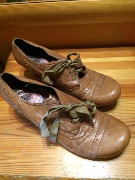 Krásne kožené štýlové topánky zn.baťa, baťa,38