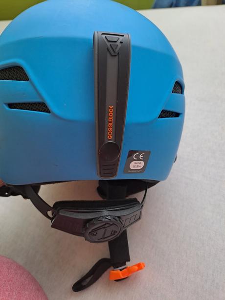 Lyžiarska prilba, s