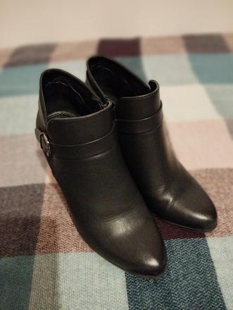 Čierne poltopánky, graceland,38