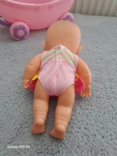 Bábika s kočiarikom/kolískou,