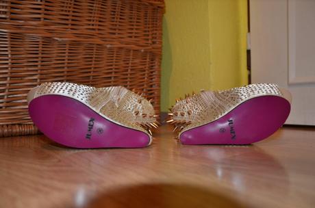 Predám zlate topanky s ostnami, 38