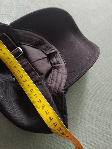 Klobuk a šiltovka, 60