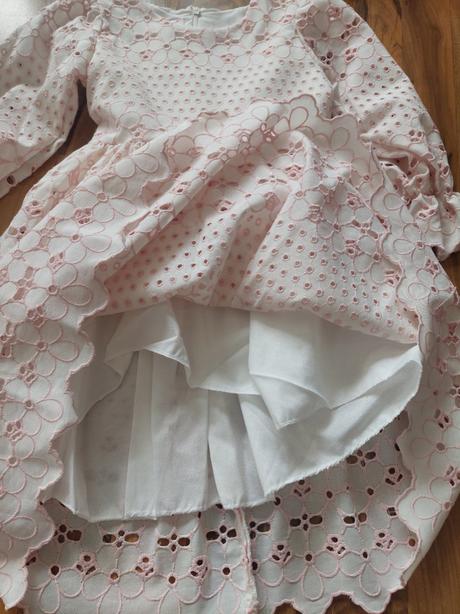 Šaty s kabelkou, 152