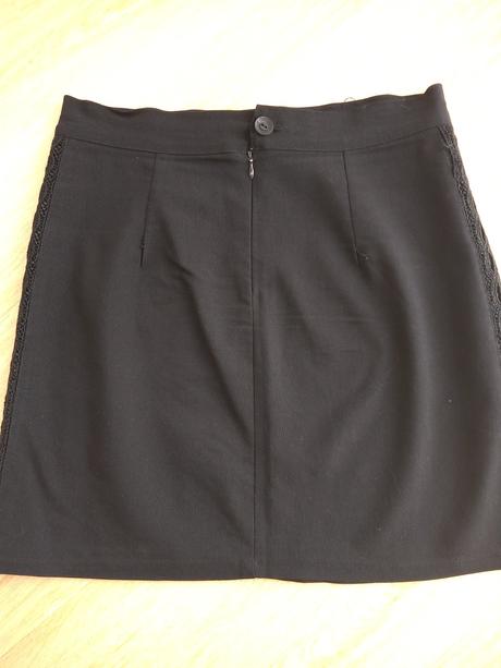 Čierna mini sukňa, s