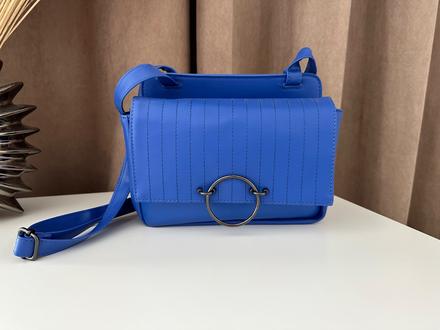 Dámska kabelka s nastaviteľným ramienkom, avon