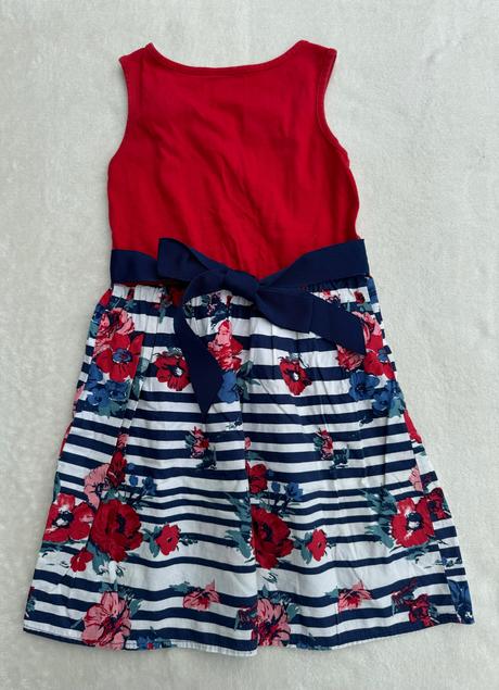 Pásikavé šaty, 128