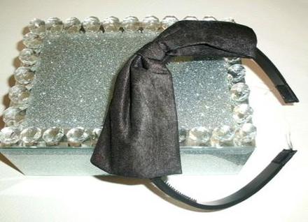 Jednoduchá čierna čelenka, 