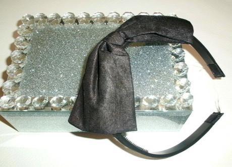 Jednoduchá čierna čelenka, 