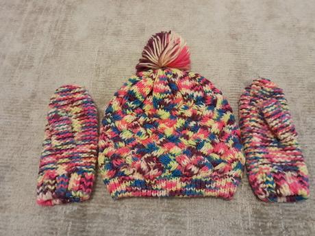 Predám dievčenskú čiapku+rukavice, 