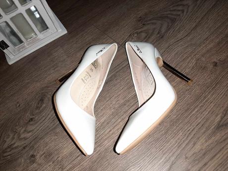 Lodičky so zlatým opatkom, 35